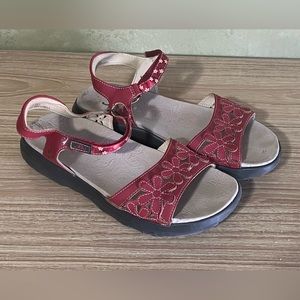 JBU Wildflower Red Sandal